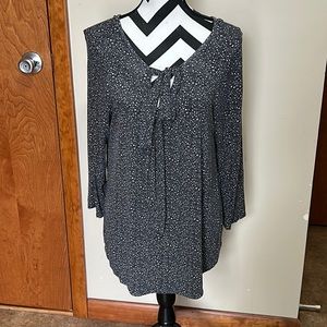 Adorable top with neck tie